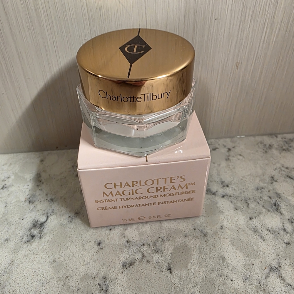 Charlotte Tilbury's Magic Cream Moisturizer Hyaluronic Acid 15 ml